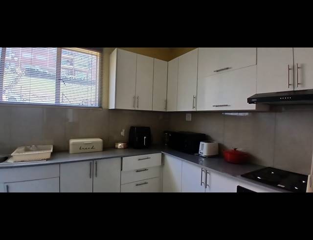 2 BEDROOM FLAT FOR SALE IN THE WOLDS